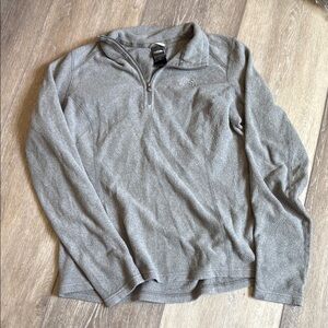 The North Face women’s lightweight quarterzip fleece
